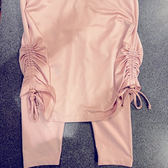 Snoga SMALL, with black mark on one leg as shown in photo - Picture 1 of 4